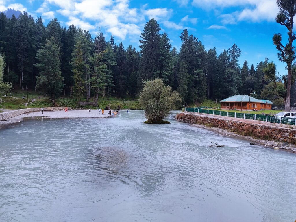  Betaab Valley