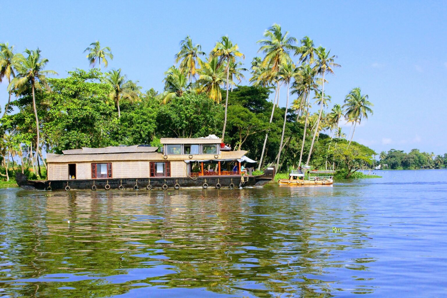 Houseboat Tour in the Backwaters of Alleppey